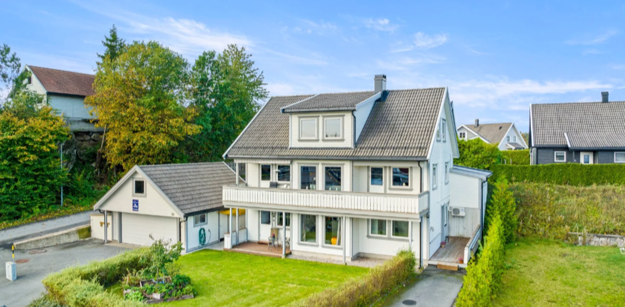 Leiligheten med egen inngang med parkering